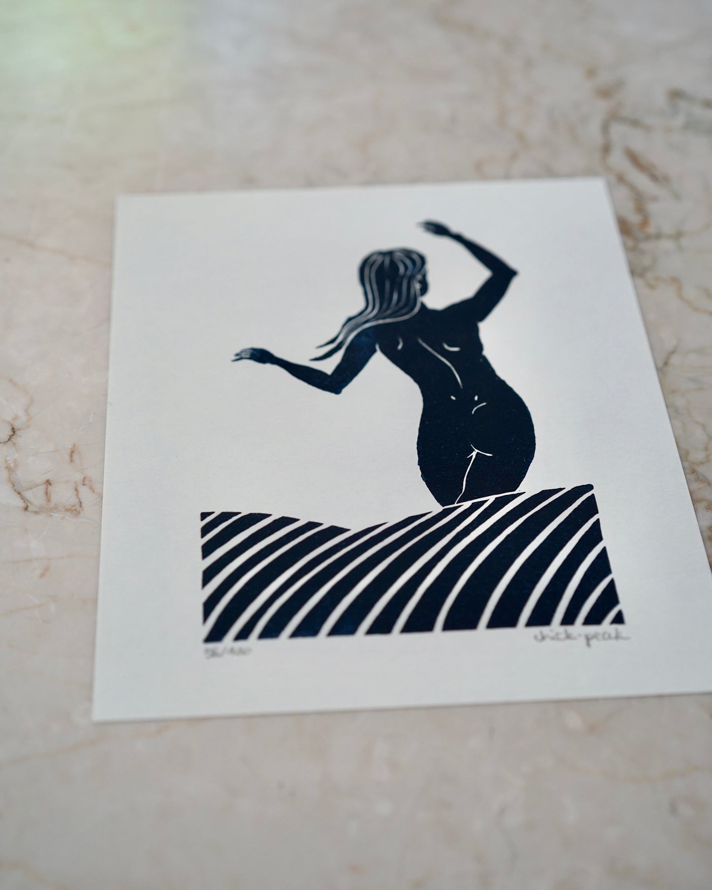 Affiche Longboardeuse • A5 • Linogravure
