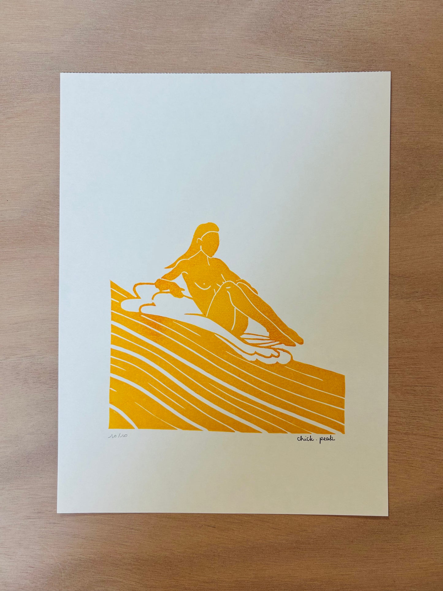 Affiche Surfeuse assise • A4 • Linogravure